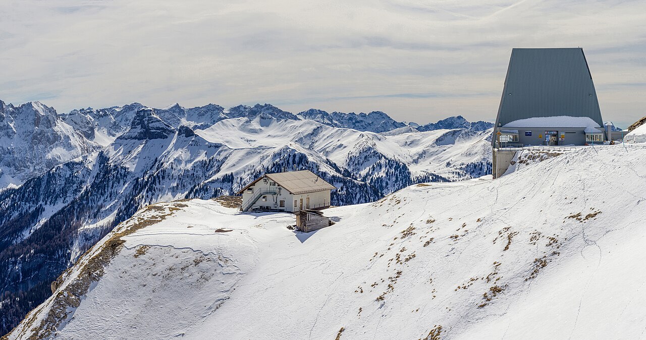 Panorama invernale di Col Rodella, Val di Fassa, Dolomiti